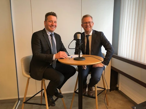 Guðlaugur Þór Þórðarson utanríkis- og þróunarsamvinnuráðherra og Sveinn H. Guðmarsson fjölmiðlafulltrúi utanríkisráðuneytisins.