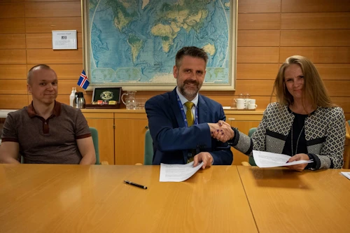 Ægir Þór Steinarsson and Sigurbjörg Jónsdóttir of RetinaRisk with Permanent Secretary of State Martin Eyjólfsson.