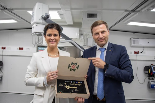 Thórdís Kolbrún Reykfjörd Gylfadóttir, Minister for Foreign Affairs, and Estonian Defence Minister Hanno Pevkur.