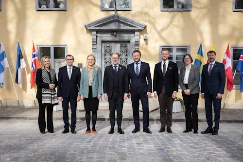María Mjöll Jónsdóttir, skrifstofustjóri alþjóðapólitískra málefna hjá utanríkisráðuneytinu, Espen Barth Eide, utanríkisráðherra Noregs, Elina Valtonen, utanríkisráðherra Finnlands, Tobias Billström, utanríkisráðherra Svíþjóðar, Margus Tsahkna, utanríkisráðherra Eistlands, Gabrelius Landsbergis, utanríkisráðherra Litáen, Lisbet Zilmer-Johns, yfirmaður utanríkismála hjá Danmörku, og Andžejs Vilumsons, yfirmaður alþjóðapólitískra mála í Lettlandi.