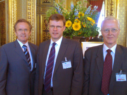 Tómas Ingi Olrich, sendiherra, Árni M. Mathiesen, fjármálaráðherra og Baldur Guðlaugsson, ráðuneytisstjóri. Tómas Ingi Olrich, sendiherra, Árni M. Mathiesen, fjármálaráðherra og Baldur Guðlaugsson, ráðuneytisstjóri