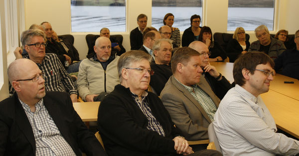 Ögmundur Jónasson heimsótti samgöngustofnanir og kynnti tillögur um skoðanakönnun á nafni nýrra stofnana. Ögmundur Jónasson heimsótti samgöngustofnanir og kynnti tillögur um skoðanakönnun á nafni nýrra stofnana.