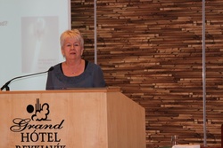 Málefni fatlaðs fólks í alþjóðlegu ljósi: Lára Björnsdóttir ráðstefnustjóri Málefni fatlaðs fólks í alþjóðlegu ljósi: Lára Björnsdóttir ráðstefnustjóri